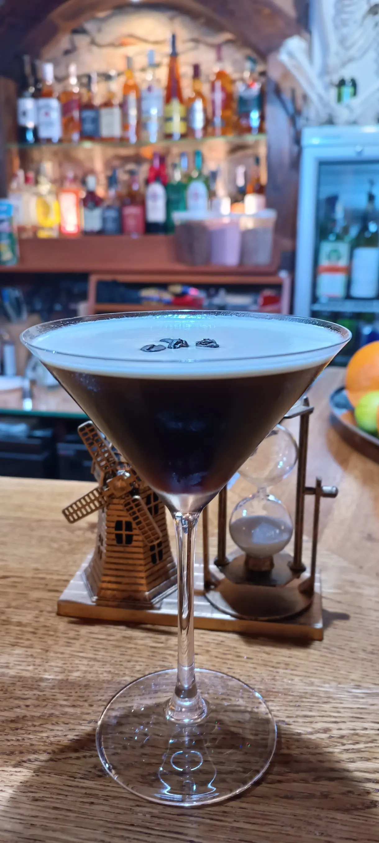 Espresso Martini se zrnky kávy