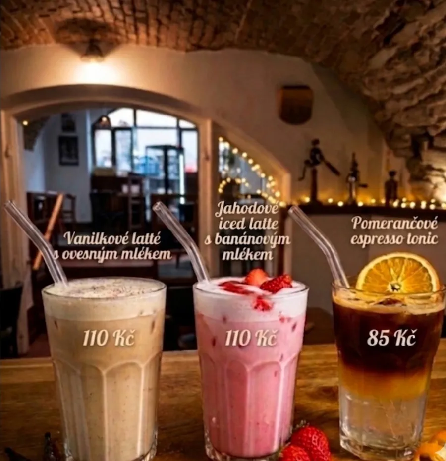 Plakát ledových káv — frappé, ledová káva, ledové latte